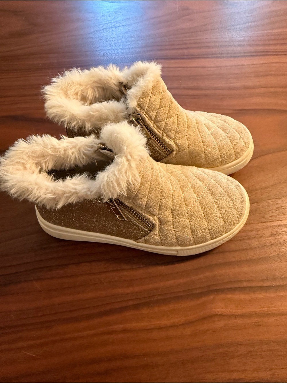 Kelly & Katie Quinn Girls 9 Gold Glitter Faux Fur Sneaker Boots